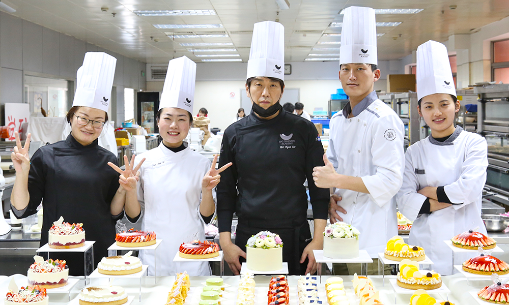 하현수 강사와 보조 강사들