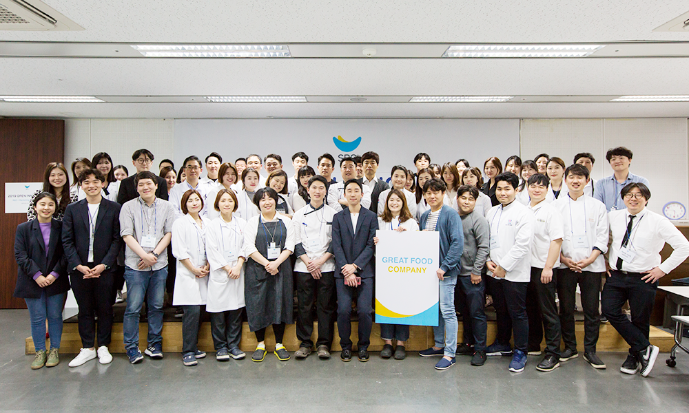 오픈 이노베이션 경진대회 참여 직원 단체사진