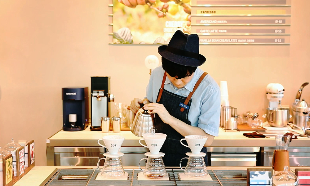 커피앳웍스 센터원점 한정효 점장