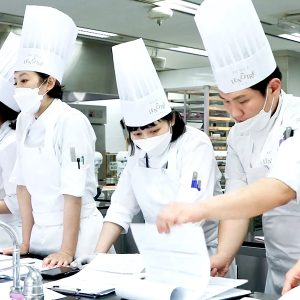 화상 라이브 강의듣는 학생들