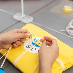 SPC해피봉사단이 포장 중인 추석선물