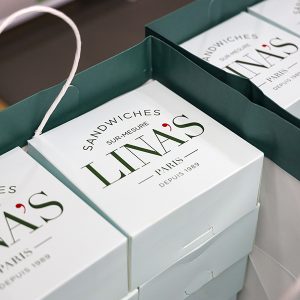 예쁘게 포장한 리나스 샌드위치