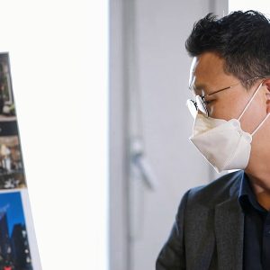 의견을 제시하는 상무님의 모습