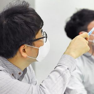 적극적으로 회의에 임하는 모습 적극적으로 회의에 임하는 모습