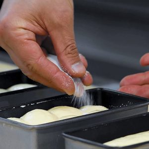 설탕을 뿌려 더욱 달콤하게