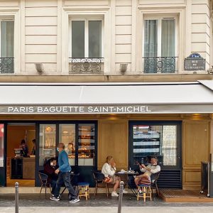 야외테라스가 마련된 파리바게뜨 생미셸점