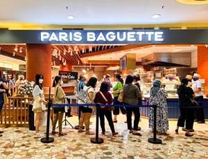 썸네일_SPC그룹 인도네시아 파리바게뜨 2호점 세나얀시티점 오픈 (2)