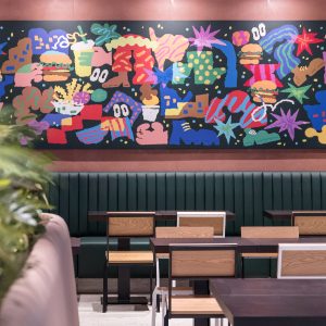 차인철 작가의 에너지 넘치는 아트웍을 만나볼 수 있는 쉐이크쉑 매장