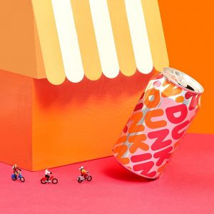 알루미늄 소재를 활용한 던킨의 테이크아웃 전용 용기 던캔 알루미늄 소재를 활용한 던킨의 테이크아웃 전용 용기 던캔