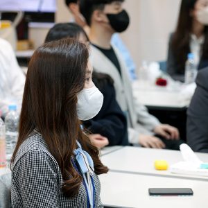 49기 신입사원이 동기와 의견을 나누며 한마음으로 참여한 팀 프로젝트 49기 신입사원이 동기와 의견을 나누며 한마음으로 참여한 팀 프로젝트