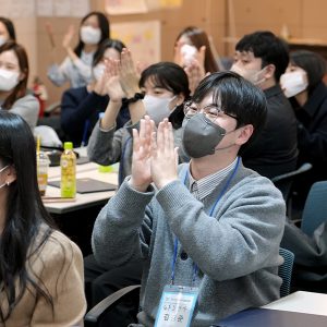 49기 신입사원이 동기와 의견을 나누며 한마음으로 참여한 팀 프로젝트 49기 신입사원이 동기와 의견을 나누며 한마음으로 참여한 팀 프로젝트