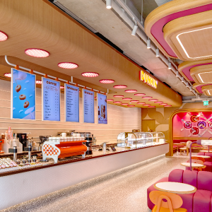 ‘뉴 던킨’ 콘셉트를 매장 곳곳에 적용한 던킨 매장