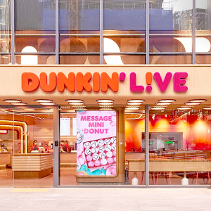 ‘뉴 던킨’ 콘셉트를 매장 곳곳에 적용한 던킨 매장