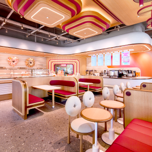 ‘뉴 던킨’ 콘셉트를 매장 곳곳에 적용한 던킨 매장