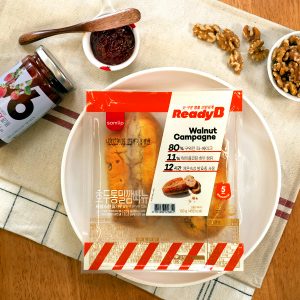 프랑스산 밀가루로 만들어 ‘겉바속촉’한 식감을 선사하는 ‘호두통밀깜빠뉴’ 프랑스산 밀가루로 만들어 ‘겉바속촉’한 식감을 선사하는 ‘호두통밀깜빠뉴’