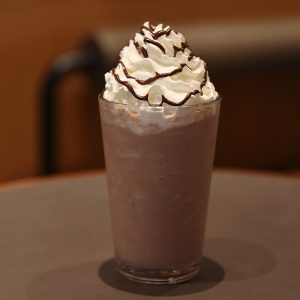 이탈리안 헤이즐넛 초콜릿 소스가 첨가된 ‘이탈리안 초콜릿 그라니따’ 이탈리안 헤이즐넛 초콜릿 소스가 첨가된 '이탈리안 초콜릿 그라니따'