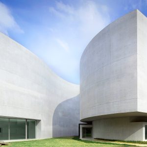 빛이 변수로 작용하면서 공간의 다양성을 느낄 수 있는 ‘미메시스 아트 뮤지엄’ (*출처 : 미메시스 아트 뮤지엄 네이버 지도 · 공식 인스타그램)