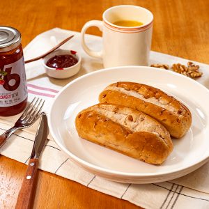 프랑스산 밀가루로 만들어 ‘겉바속촉’한 식감을 선사하는 ‘호두통밀깜빠뉴’ 프랑스산 밀가루로 만들어 ‘겉바속촉’한 식감을 선사하는 ‘호두통밀깜빠뉴’