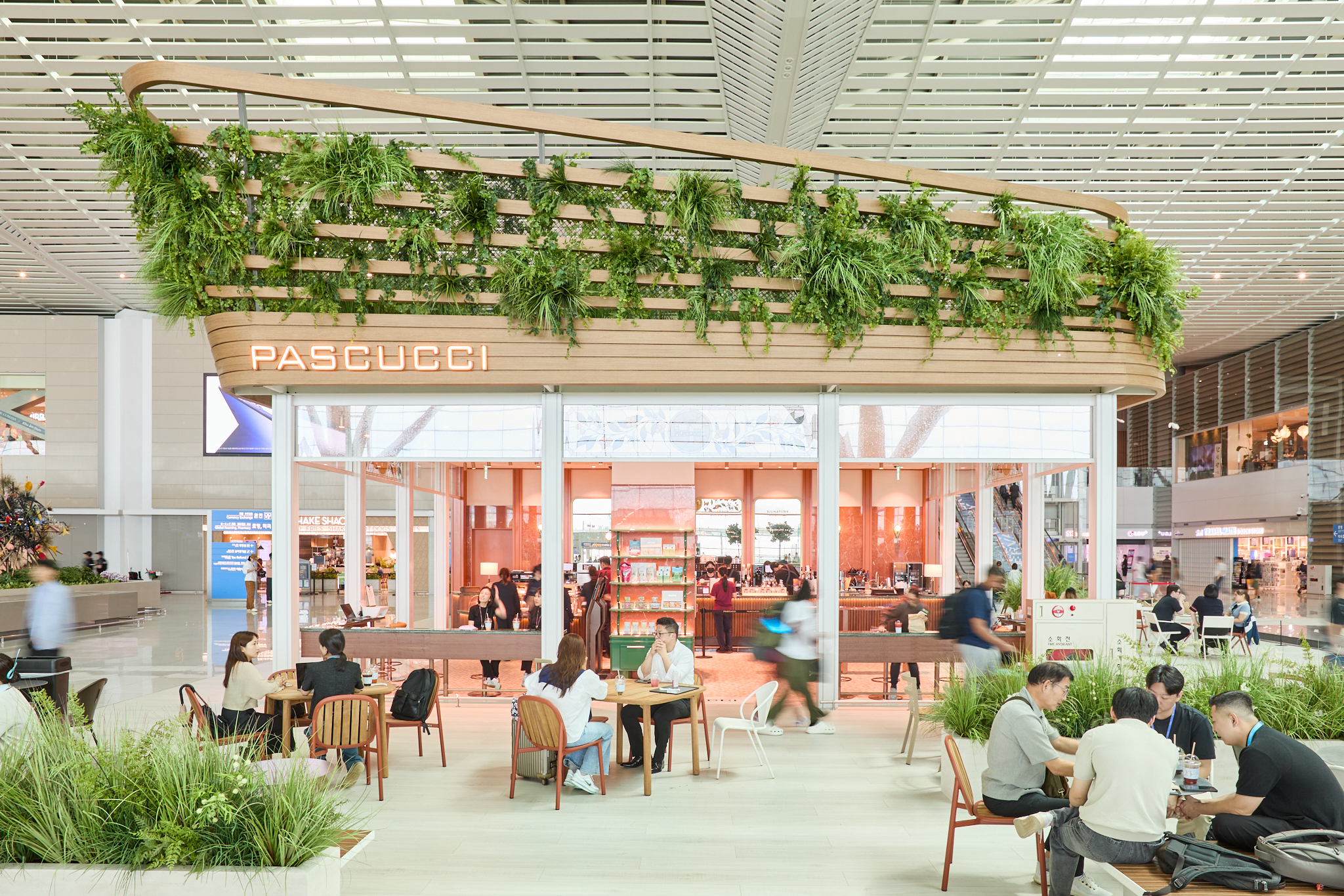 파리바게뜨-파스쿠찌-인천공항T2-랜드마크점-매장-전경-사진-2